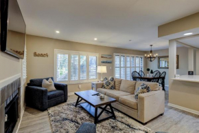 Updated luxury 3 BR condo in Shipyard near the beach